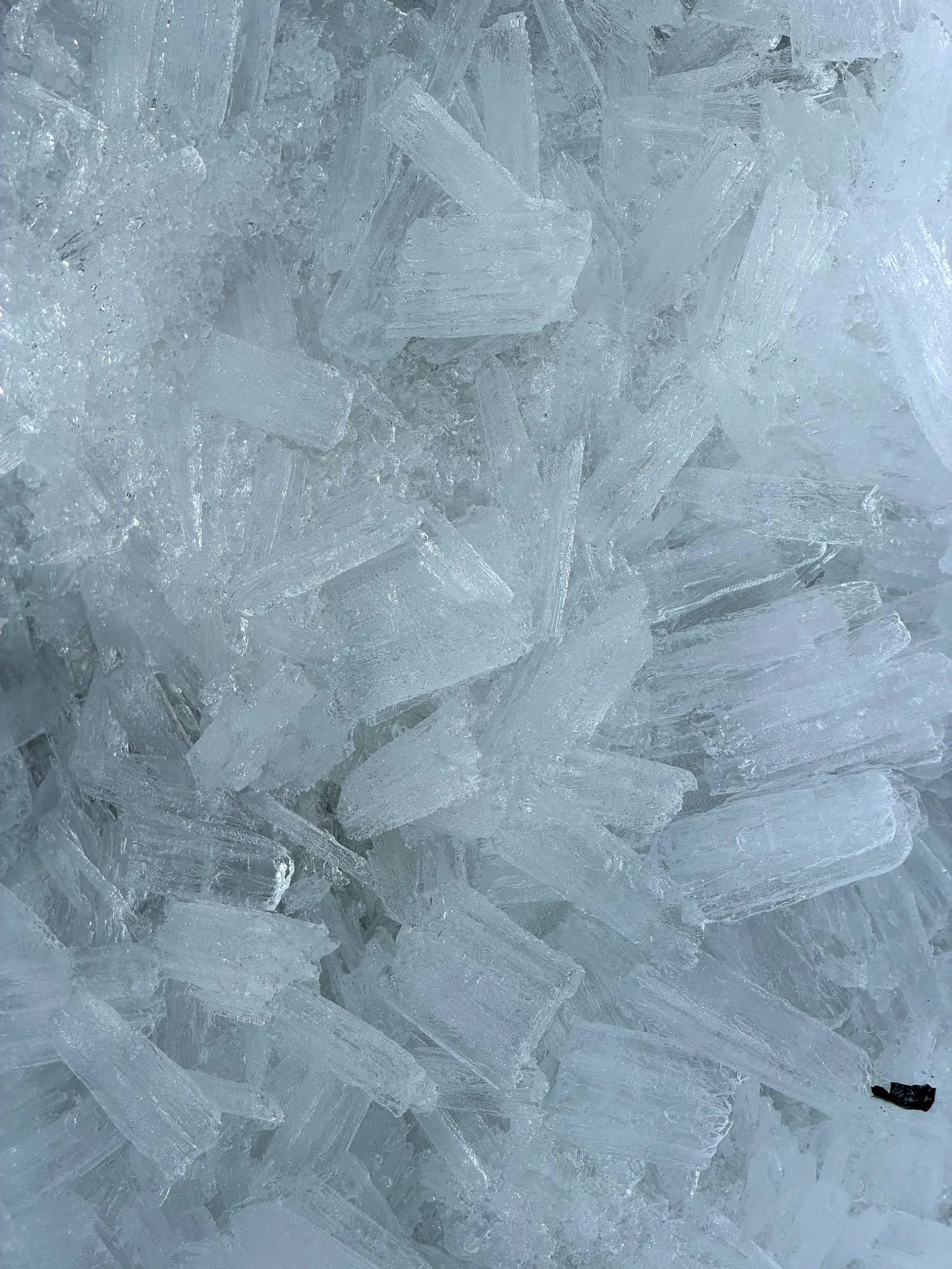 A mass of prismatic candle-ice crystals